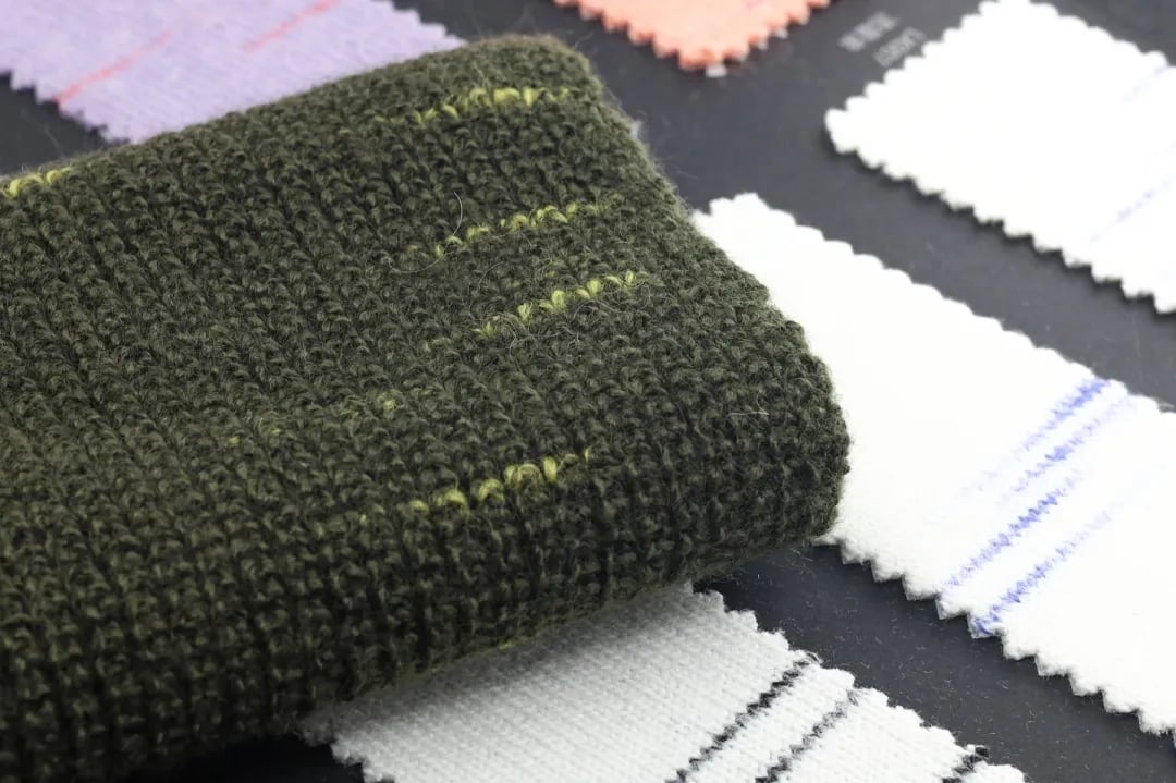 Meteor Fluffy Yarn Factory Sample,3%Wool 24%Polyester 73%Acrylic Factory Sample,3%Wool 24%Polyester 73%Acrylic Core Yarn Factory Sample,Fiber Blend Yarn Factory Sample