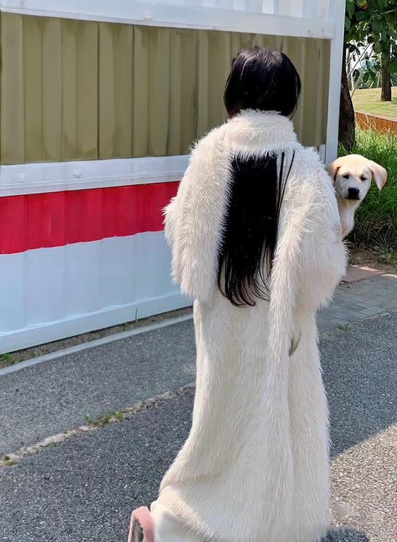 Lihat bagaimana benang ini terlihat pada seorang wanita cantik!